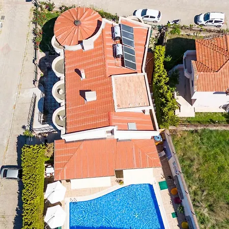 Готель Cunda Giritlioglu Adult Only