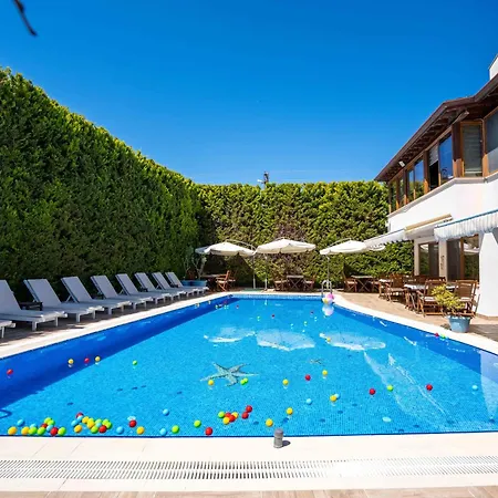 Cunda Giritlioglu Adult Only Готель Айвалик