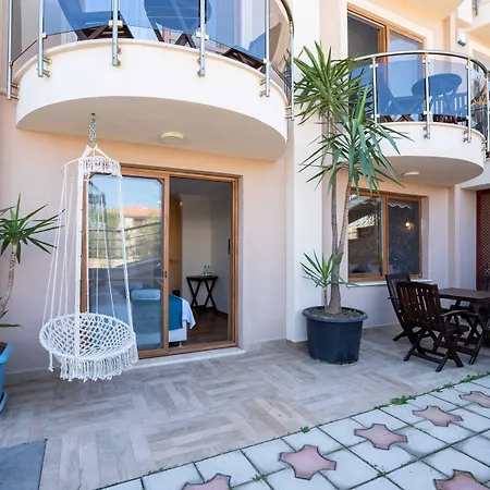 Готель Cunda Giritlioglu Adult Only